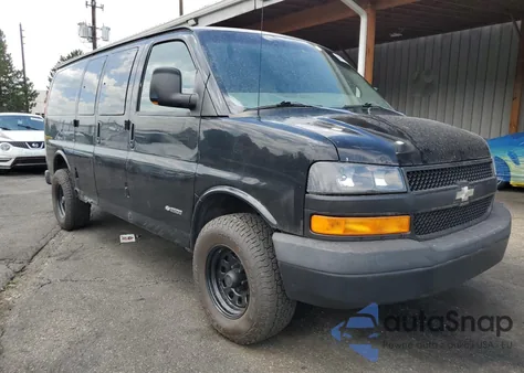 2003 Chevrolet Express G2500 z USA, uszkodzony, nr VIN 1GCFH25T431136907